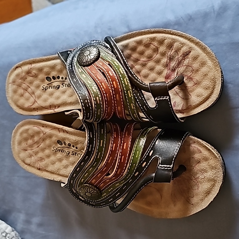 Le'Artiste by Spring Step Calen Sandals Cork Wedge Heel Leather Thong Size EU 37